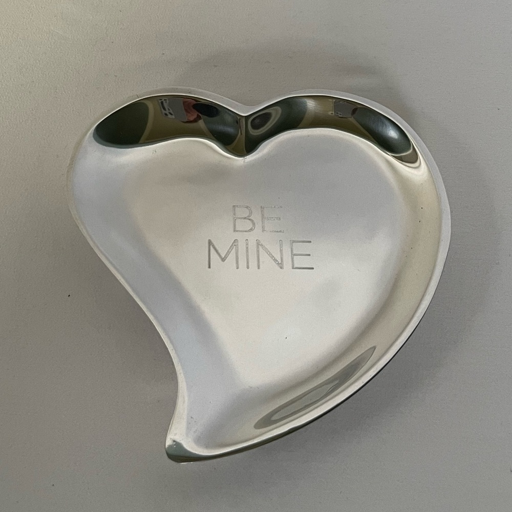 Mariposa Heart Canapé “Be Mine” Valentine’s Day